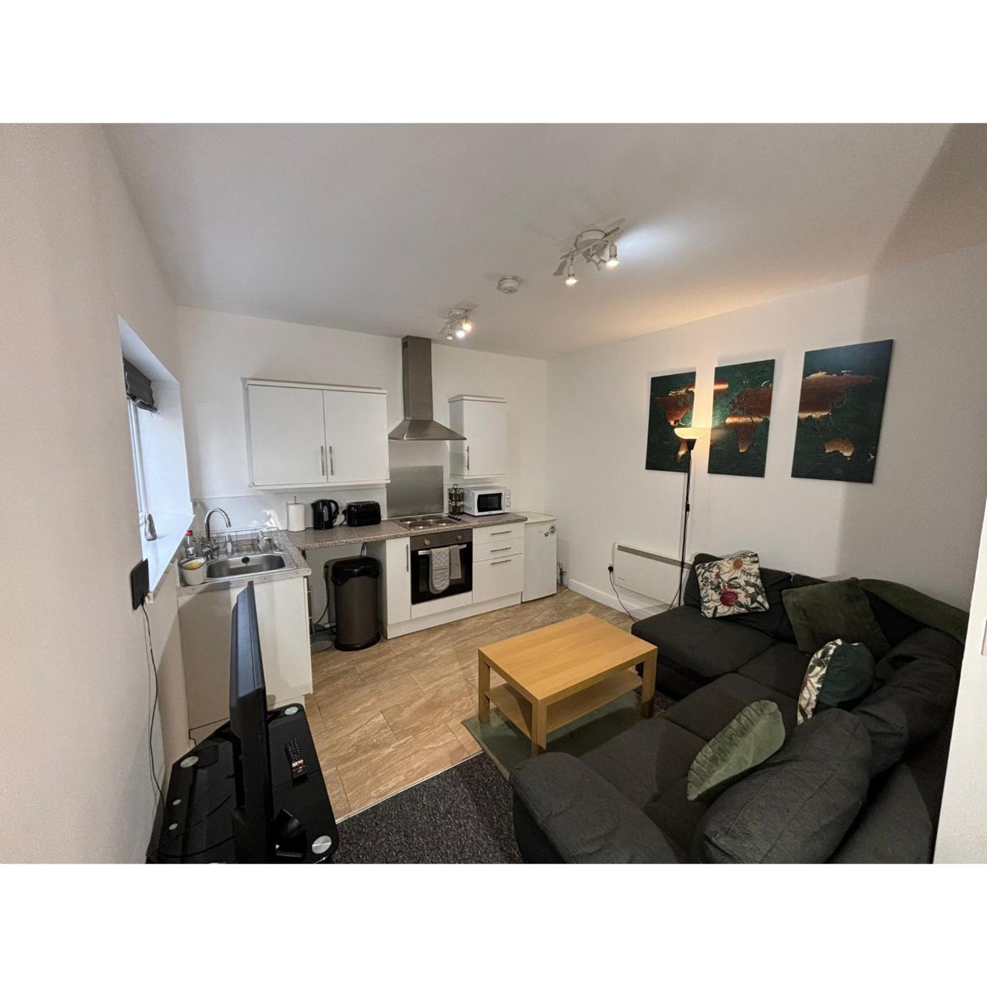 Enjoy A Spacious Lounge With A Cozy Sofa Bed And A Private Ensuite Bedroom Wednesbury Buitenkant foto